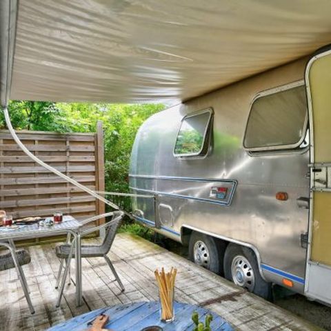 CARAVANE 2 personnes - Caravane américaine Airstream avec Spa Privé sur terrasse couverte 2 pers