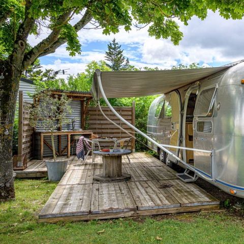 CARAVANE 2 personnes - Caravane américaine Airstream avec Spa Privé sur terrasse couverte 2 pers