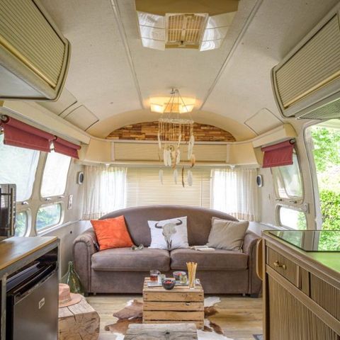 CARAVANE 2 personnes - Caravane américaine Airstream avec Spa Privé sur terrasse couverte 2 pers