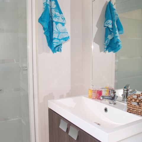 MOBILHOME 6 personnes - Mobil-home Confort 29m² 3 chambres + terrasse couverte + climatisation + TV 6 pers
