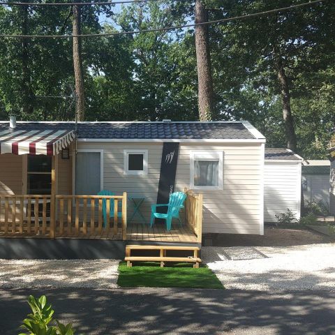 MOBILHOME 8 personnes - Confort 24-34m² - 3 chambres - terrasse couverte + TV