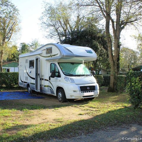 Emplacement - Emplacement + voiture