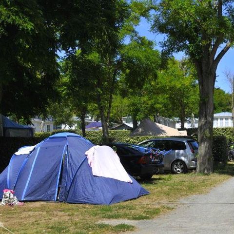 Emplacement - Emplacement + voiture