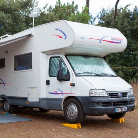 Emplacement - EMP + VÉHICULE(S) (V, CC, CARAVAN)