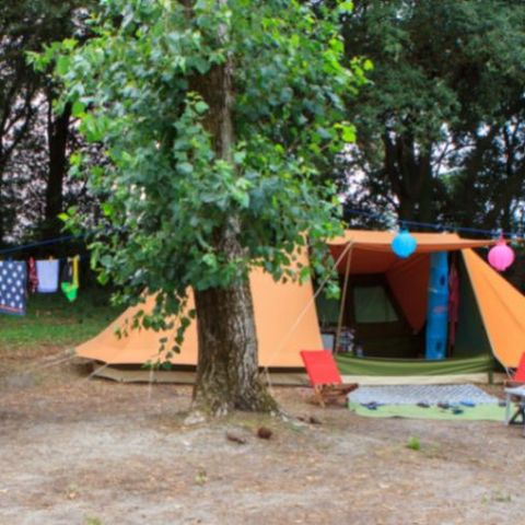 Emplacement - EMP + VÉHICULE(S) (V, CC, CARAVAN)