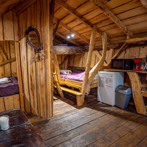 HÉBERGEMENT INSOLITE 4 personnes - Cabane Hansel (sanitaires communs)