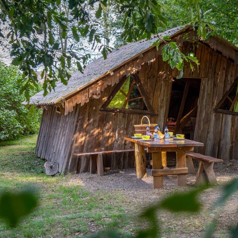 HÉBERGEMENT INSOLITE 4 personnes - Cabane Hansel (sanitaires communs)
