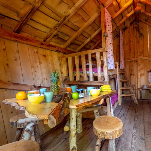HÉBERGEMENT INSOLITE 4 personnes - Cabane Gretel (sanitaires communs)