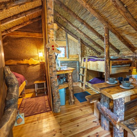 HÉBERGEMENT INSOLITE 6 personnes - Cabane du Bucheron (sanitaires communs)