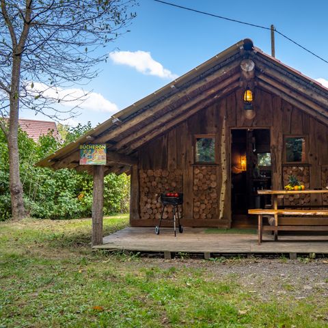 HÉBERGEMENT INSOLITE 6 personnes - Cabane du Bucheron (sanitaires communs)