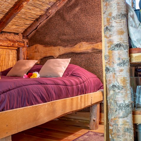 HÉBERGEMENT INSOLITE 6 personnes - Cabane du Bucheron (sanitaires communs)