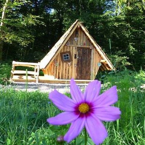 HÉBERGEMENT INSOLITE 3 personnes - Cabane de la Sorcière (sanitaires communs)