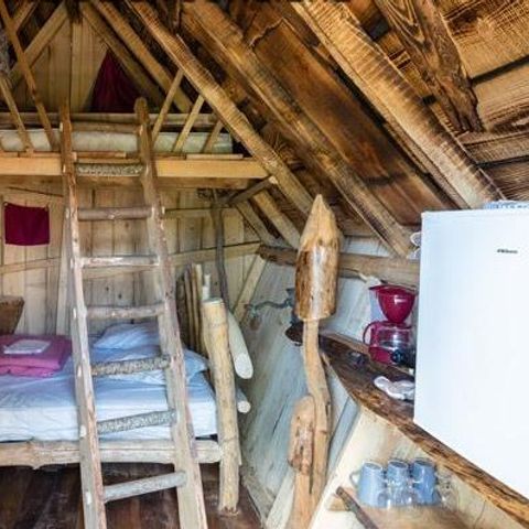 HÉBERGEMENT INSOLITE 3 personnes - Cabane de la Sorcière (sanitaires communs)