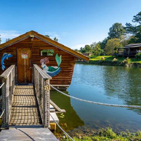 HÉBERGEMENT INSOLITE 4 personnes - Cabane flottante Ariel (sanitaires communs)