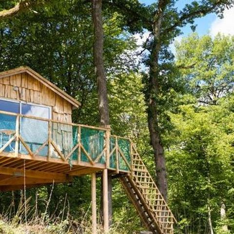 HÉBERGEMENT INSOLITE 4 personnes - Cabane suspendue Robin des Bois (sanitaires communs)
