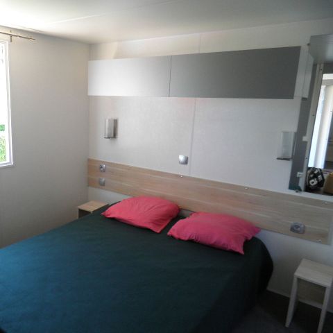 MOBILHOME 4 personnes - Standard 32m² - 2 chambres + terrasse non-couverte - PMR