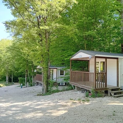 MOBILHOME 4 personnes - Confort 32m² - 2 chambres + terrasse couverte 12m² + TV + Clim -