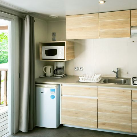 MOBILHOME 4 personnes - Confort 32m² - 2 chambres + terrasse couverte 12m² + TV + Clim -