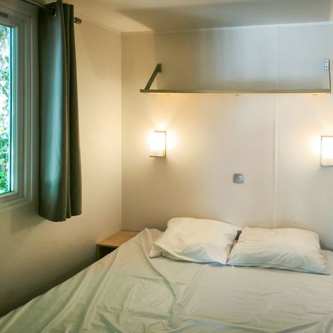 MOBILHOME 4 personnes - Confort 32m² - 2 chambres + terrasse couverte 12m² + TV + Clim -