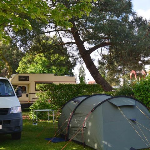 Emplacement - Forfait emplacement : voiture + tente / caravane ou camping-car