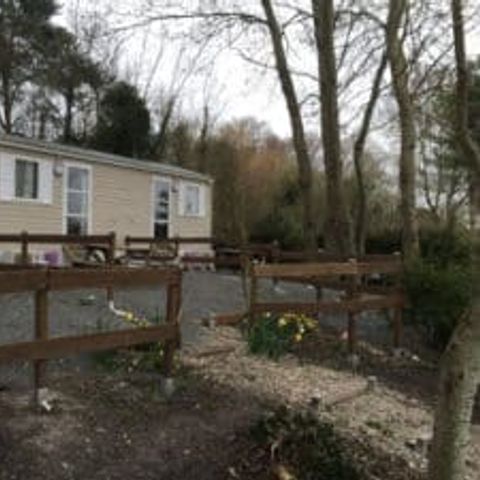 MOBILHOME 1 personne - 02-Mobil-Home Mitoyen Standard 17m2 (1ch - 1 pers.) + TV + Clim - prix pour 2 personnes