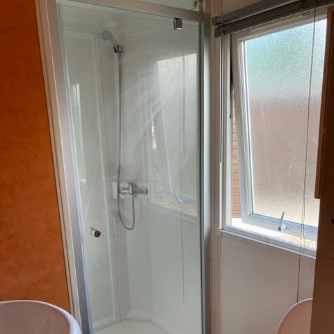 MOBILHOME 2 personnes - 05-Mobil-Home Standard 26m2 (2ch - 1/5 pers.) + TV + Clim - prix pour 2 personnes
