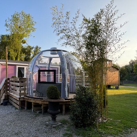MOBILHOME 2 personnes - 13-La Folle entreprise 32m2 (2ch - 2/6pers.) + Jaccuzzi + Lits faits + serviette + kit boissons + TV - prix pour 2 personnes