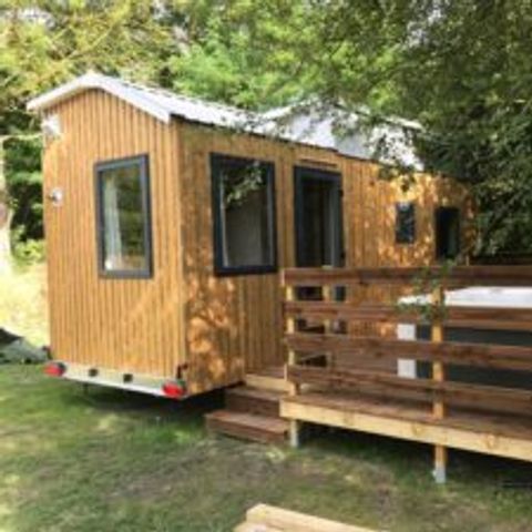 HÉBERGEMENT INSOLITE 2 personnes - 16-Tiny House 17m2 (2ch - 1/4 pers.) + Jaccuzzi + Lits faits + serviette + kit boisson + TV + clim - prix pour 2 personnes