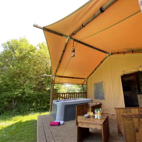 TENTE TOILE ET BOIS 2 personnes - 17-Tente safari Woody Deluxe 30m2 (2ch - 2/5 pers.) + Jaccuzzi + Lits faits + serviette + kit boisson - prix pour 2 personnes