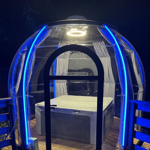 HÉBERGEMENT INSOLITE 2 personnes - 18-Château Mobile 28m2 (2ch - 2/6pers.) + TV+Clim + Jaccuzzi + lit faits + serviettes + kit boissons - prix pour 2 personnes