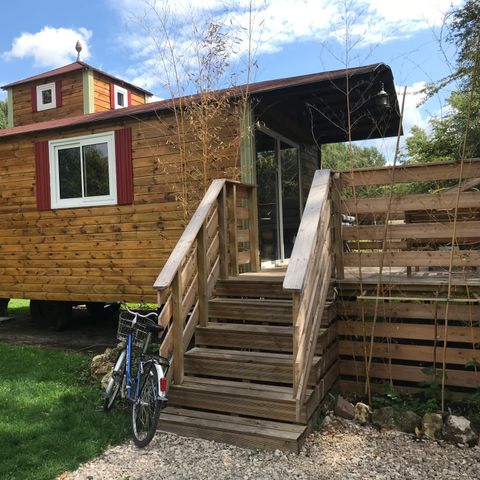 HÉBERGEMENT INSOLITE 2 personnes - 18-Château Mobile 28m2 (2ch - 2/6pers.) + TV+Clim + Jaccuzzi + lit faits + serviettes + kit boissons - prix pour 2 personnes