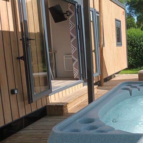 TENTE TOILE ET BOIS 2 personnes - 21-Lodge de Luxe + jacuzzi plein air+ lits faits + serviettes + kit boissons chaudes - prix pour 2 personnes