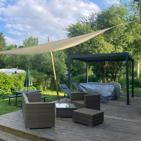 TENTE TOILE ET BOIS 2 personnes - 21-Lodge de Luxe + jacuzzi plein air+ lits faits + serviettes + kit boissons chaudes - prix pour 2 personnes