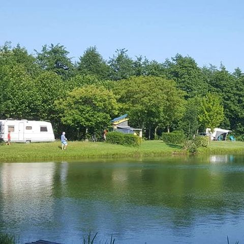 Emplacement - Emplacement nu pour tente caravane ou camping car (avec électricité)