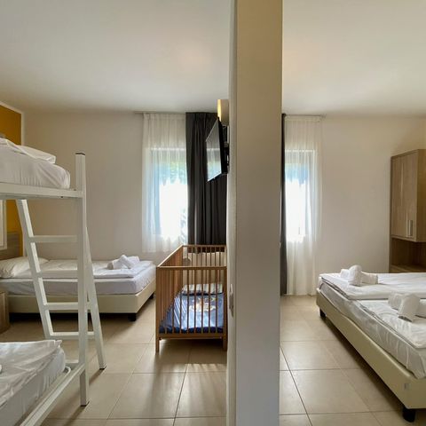 APPARTEMENT 6 personnes - FAMILLE (rez-de-chaussée avec petite terrasse)