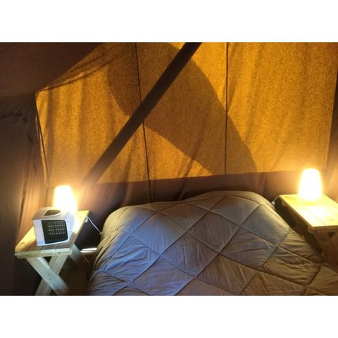 TENTE TOILE ET BOIS 5 personnes - Crusoé avec Sanitaires. Arrivée 16h Départ 10h. Max