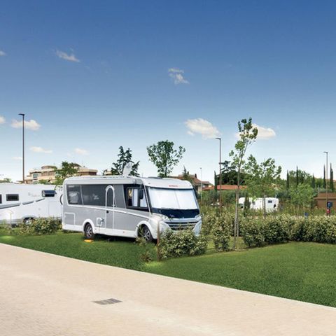 Emplacement - Emplacement caravane / camping-car ou tente + voiture