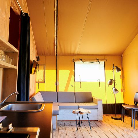Tente en toile et en bois 6 personnes - Le luxe au bord de l'eau