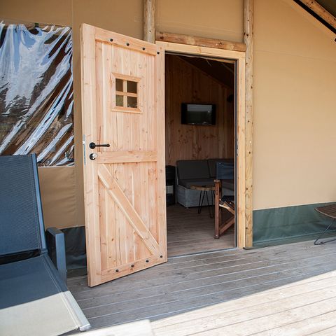 Tente en toile et en bois 6 personnes - Le luxe au bord de l'eau