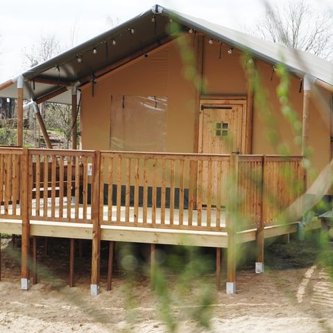 Tente en toile et en bois 6 personnes - Le luxe au bord de l'eau
