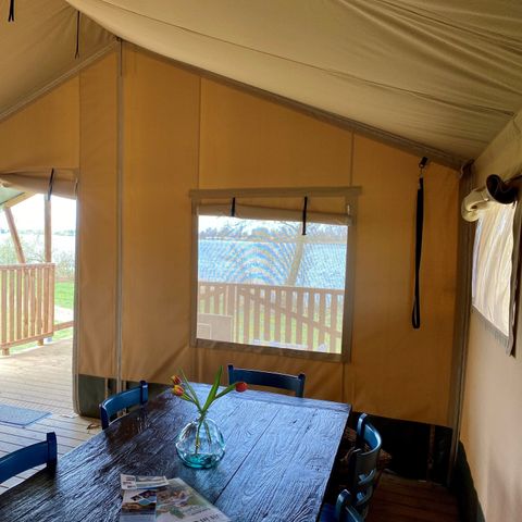 TENTE TOILE ET BOIS 6 personnes - y compris les installations sanitaires