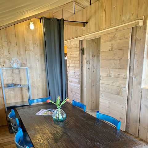 TENTE TOILE ET BOIS 6 personnes - y compris les installations sanitaires