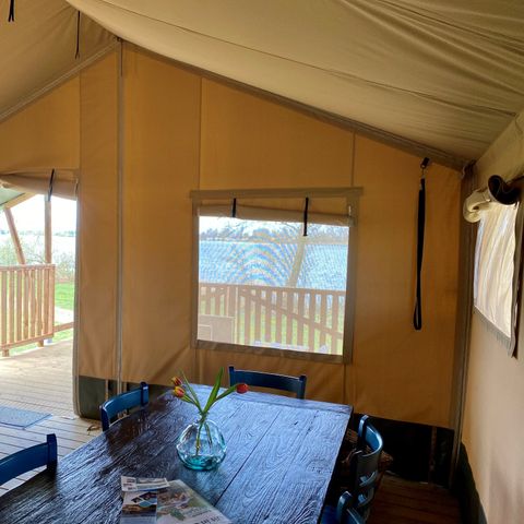 TENTE TOILE ET BOIS 6 personnes - y compris les installations sanitaires