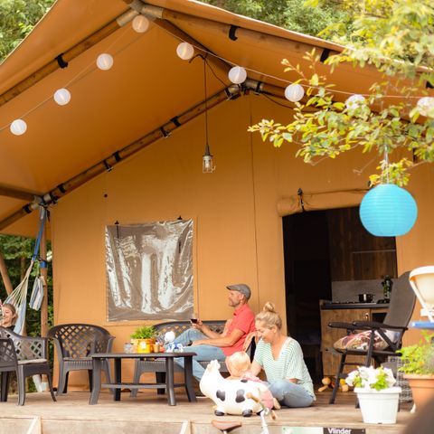TENTE TOILE ET BOIS 4 personnes - y compris les installations sanitaires