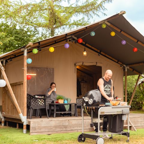 Tente en toile et en bois 6 personnes - y compris les installations sanitaires