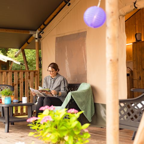 TENTE TOILE ET BOIS 6 personnes - y compris les installations sanitaires