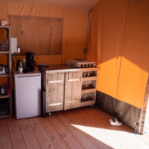 TENTE TOILE ET BOIS 6 personnes - y compris unité sanitaire privée