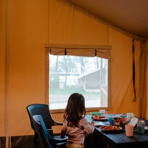 TENTE TOILE ET BOIS 6 personnes - y compris les installations sanitaires