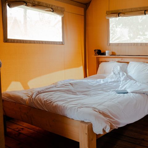 TENTE TOILE ET BOIS 6 personnes - y compris les installations sanitaires