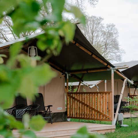 TENTE TOILE ET BOIS 4 personnes - y compris les installations sanitaires